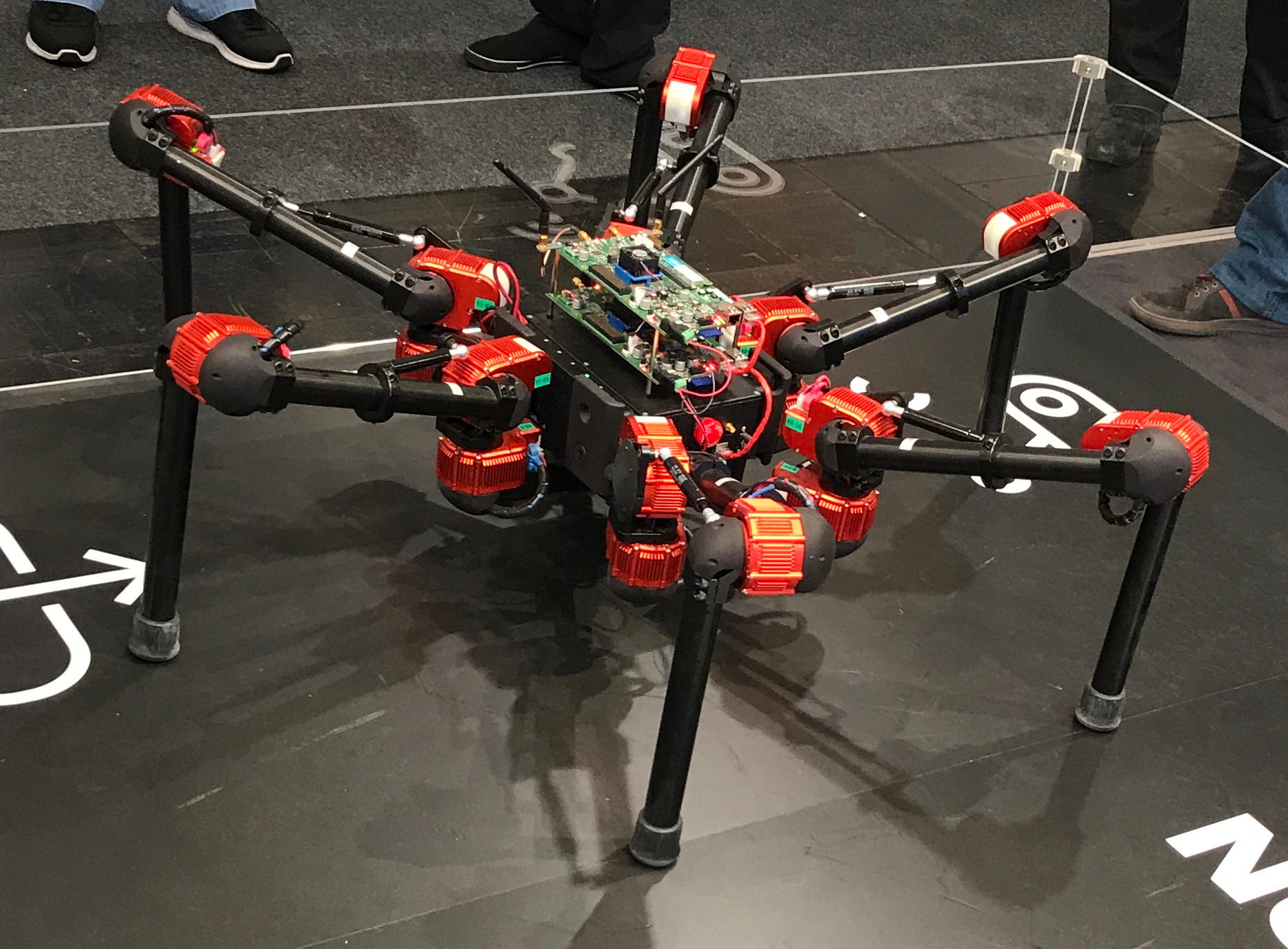 5G drivven hexapod at Hanovermesse 2019